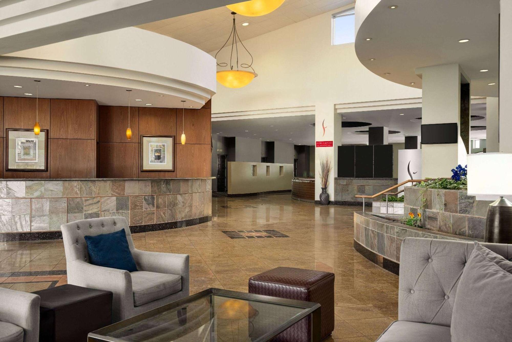 Wyndham Phoenix Airport - 3*