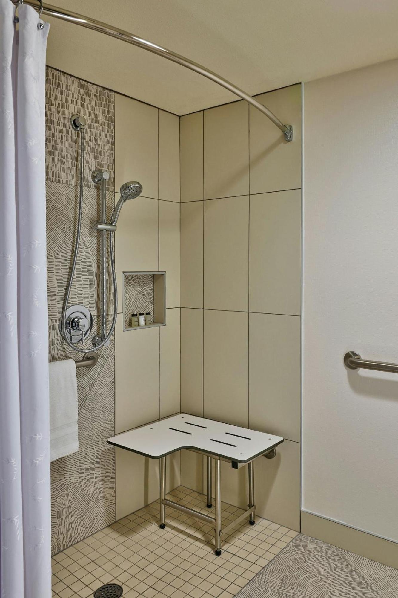 Hotel Sheraton & 3*