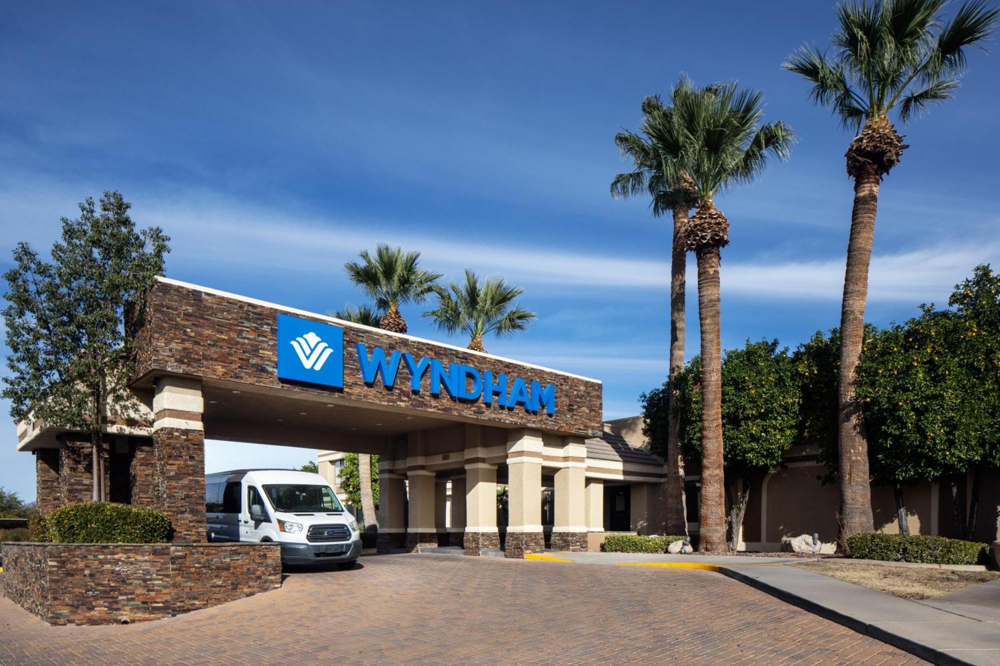 Hotel Wyndham Airport & Conference Center