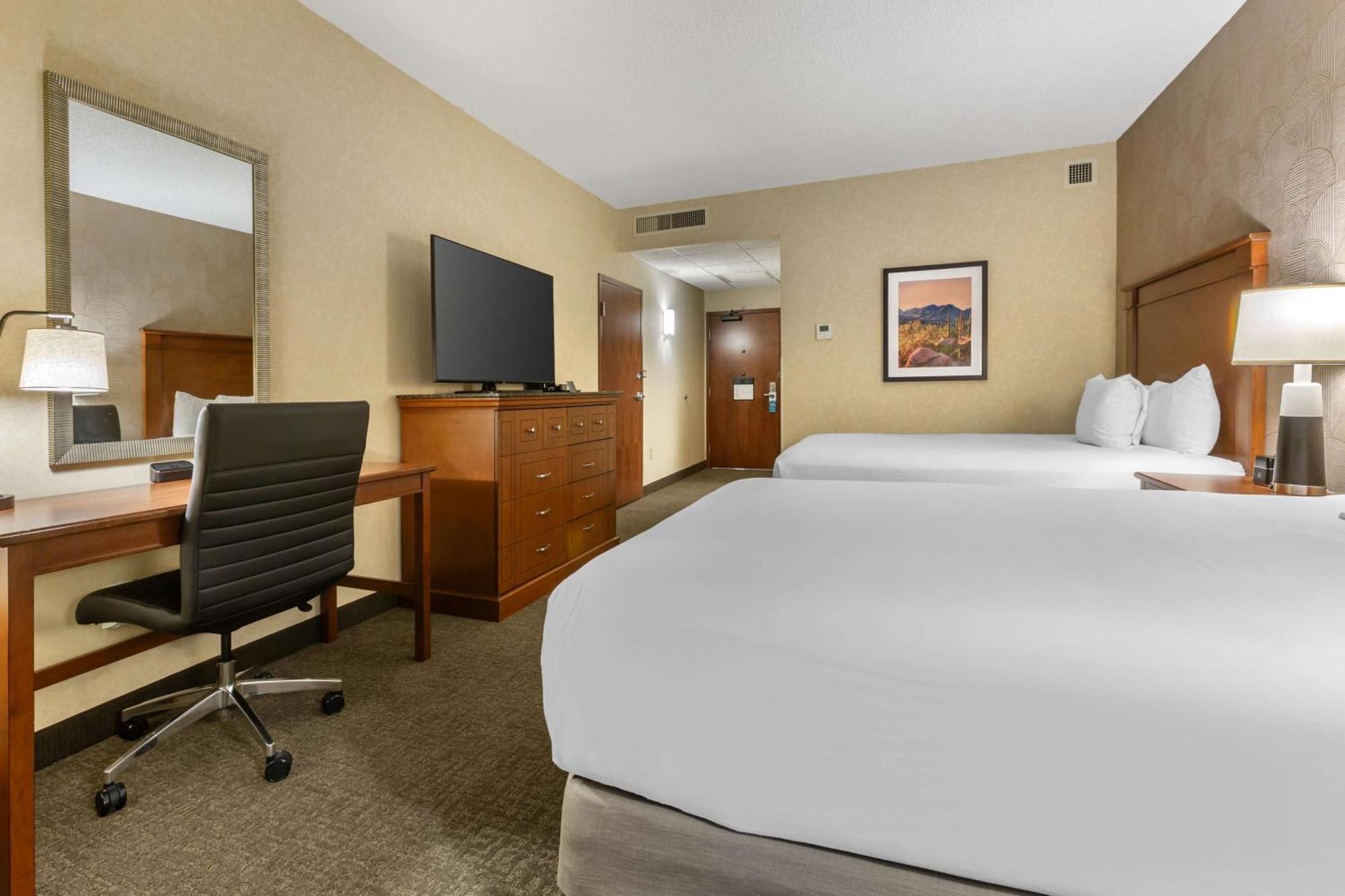Drury Plaza Phoenix Hotel 3*