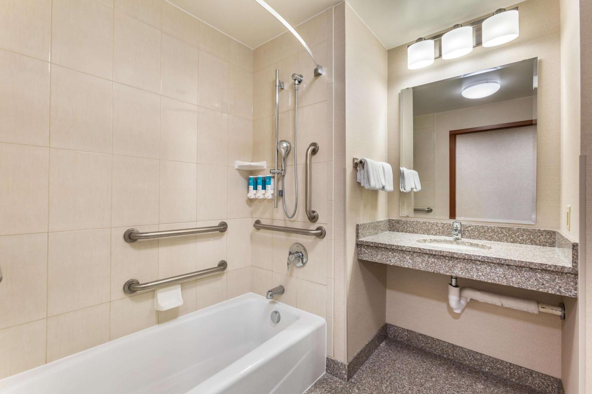 Drury Plaza Phoenix 3*
