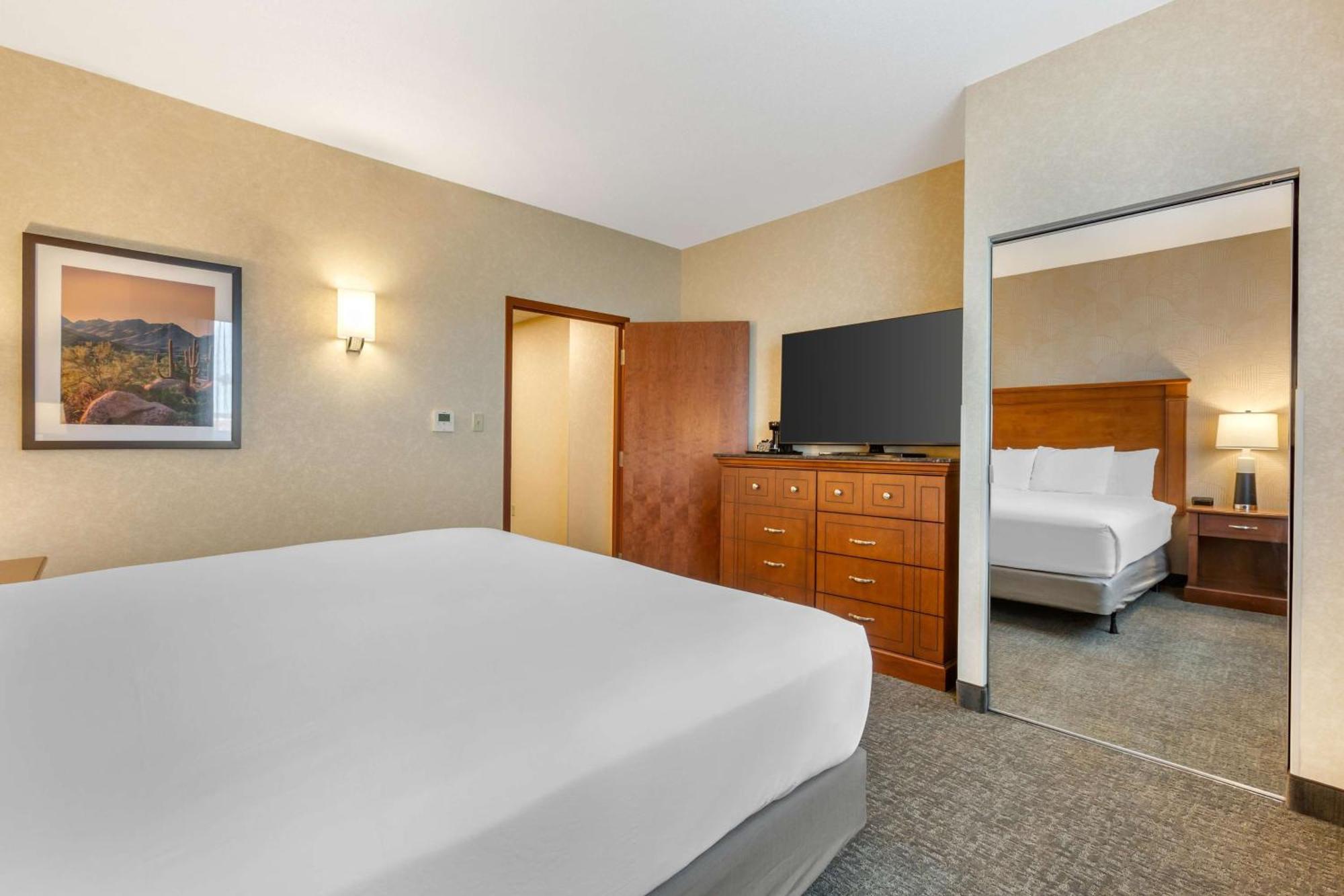 Drury Plaza Phoenix Hotel 3*