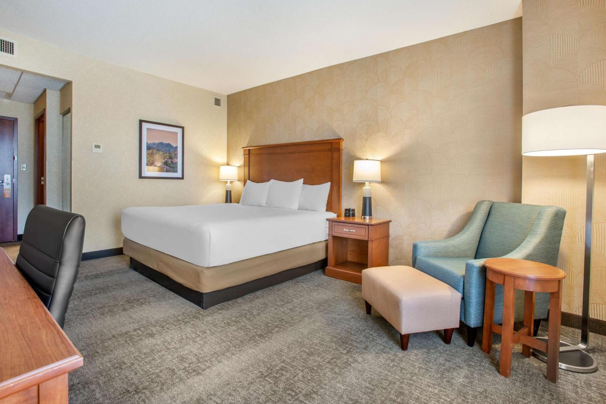 Drury Plaza Phoenix 3*