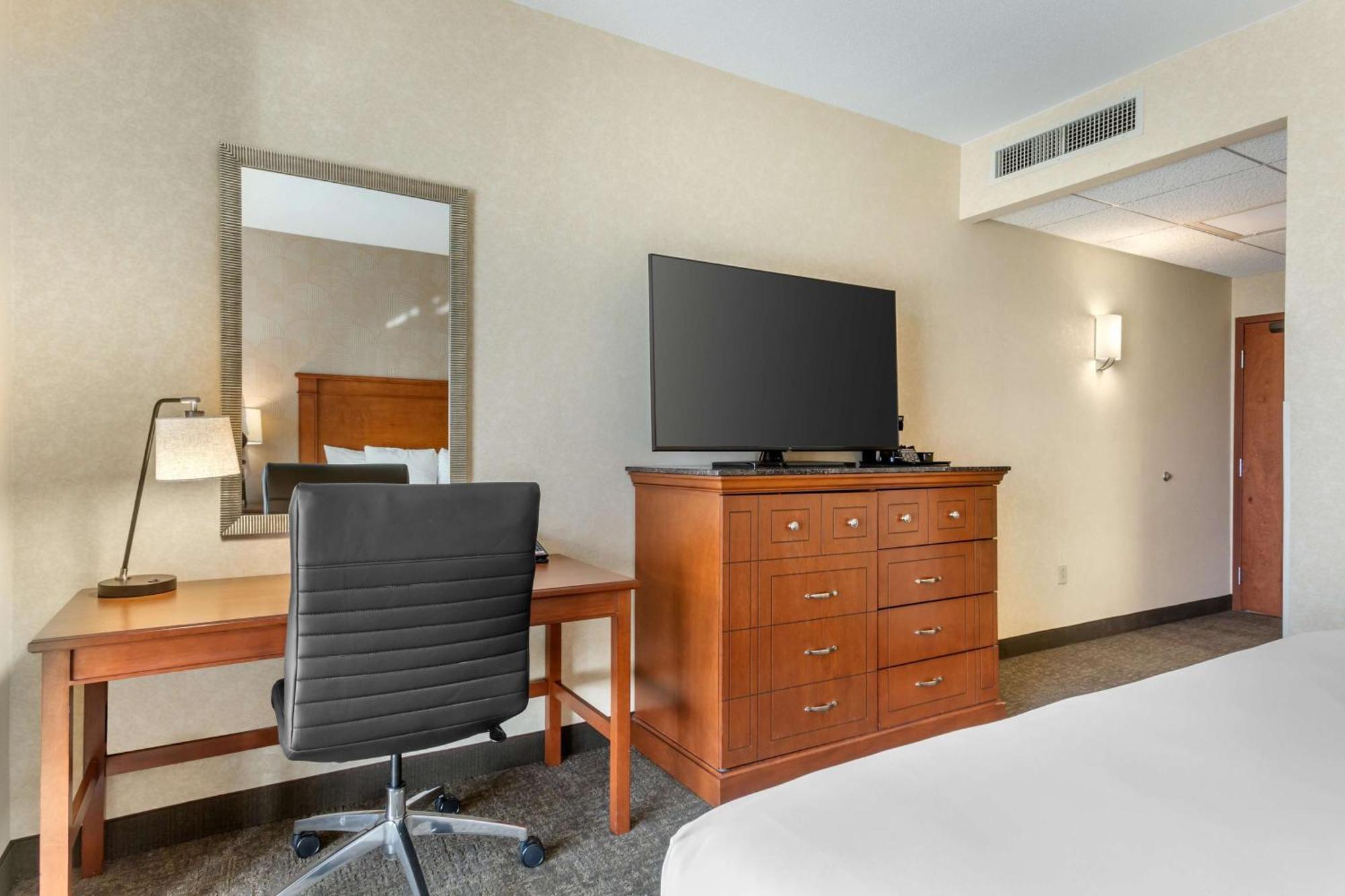 Drury Plaza Phoenix Hotel