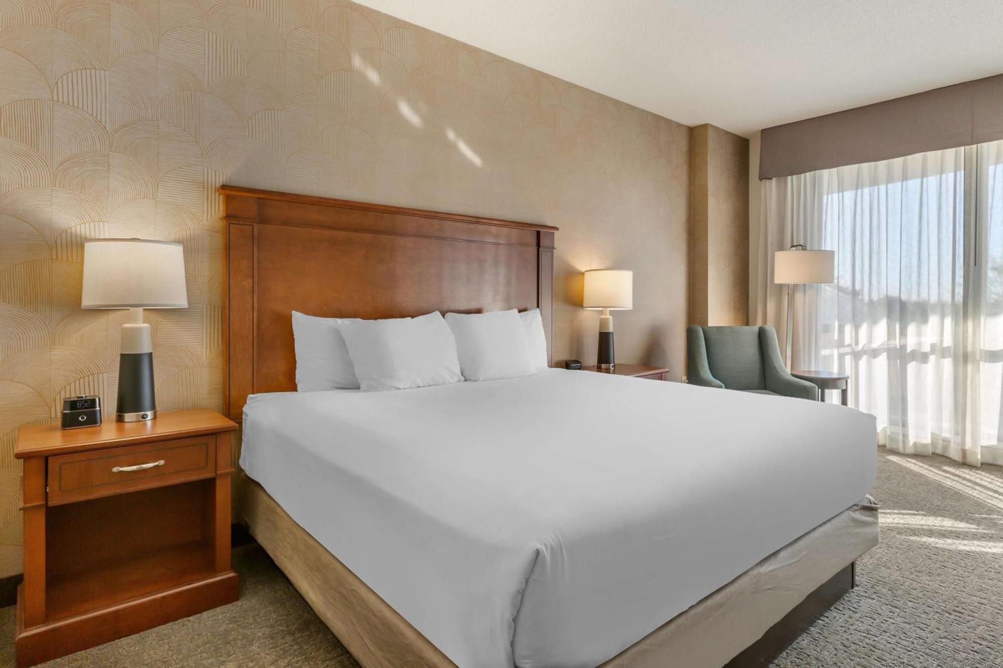 Drury Plaza Phoenix Hotel 3*