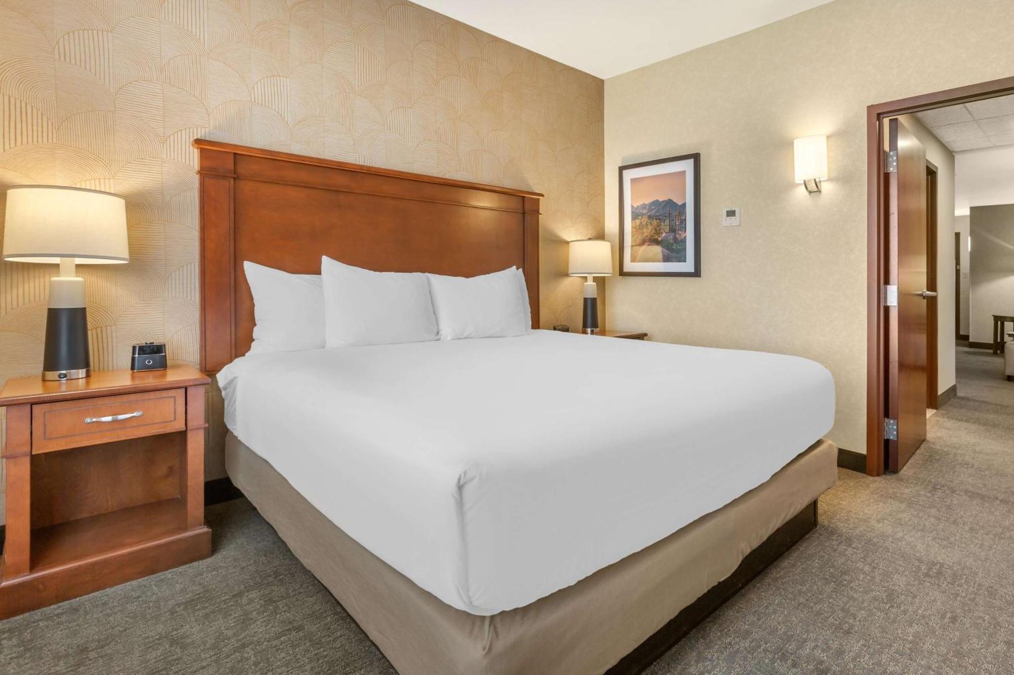 Drury Plaza Phoenix 3*