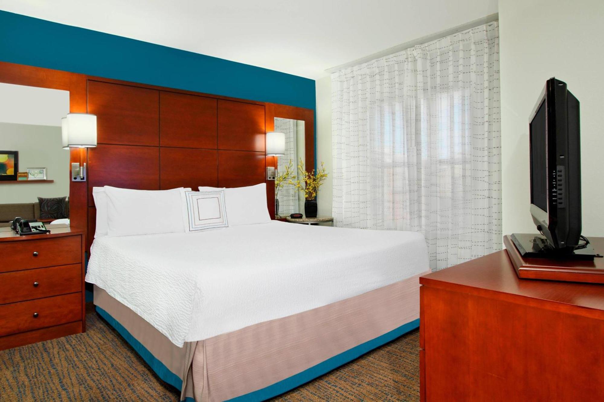 Hotel Phoenix Sports & Entertainment District 3*