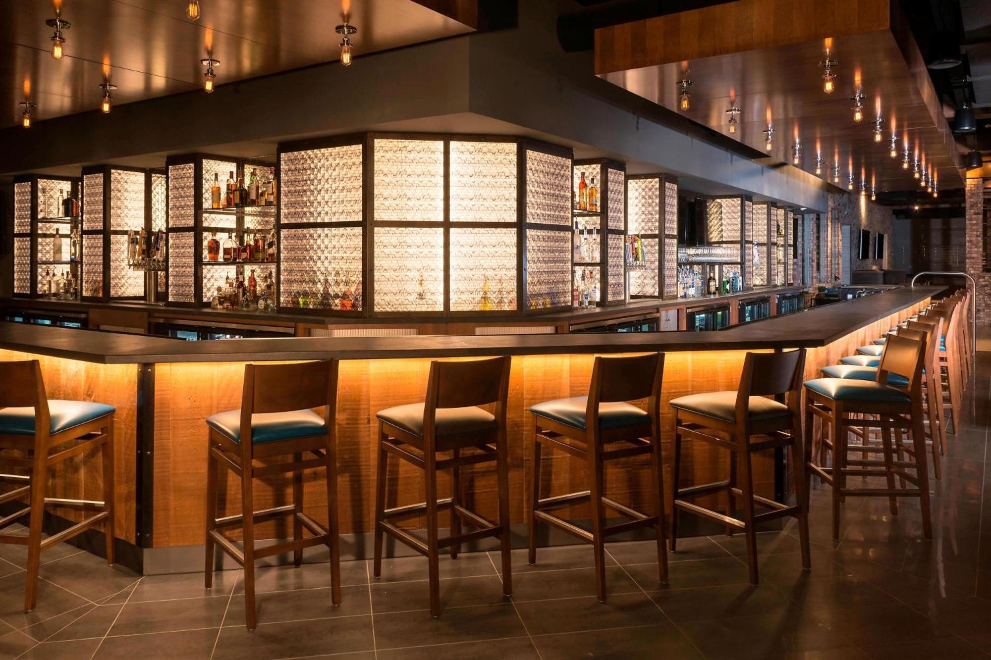 Sheraton At Wrigleyville West Hotel 4*