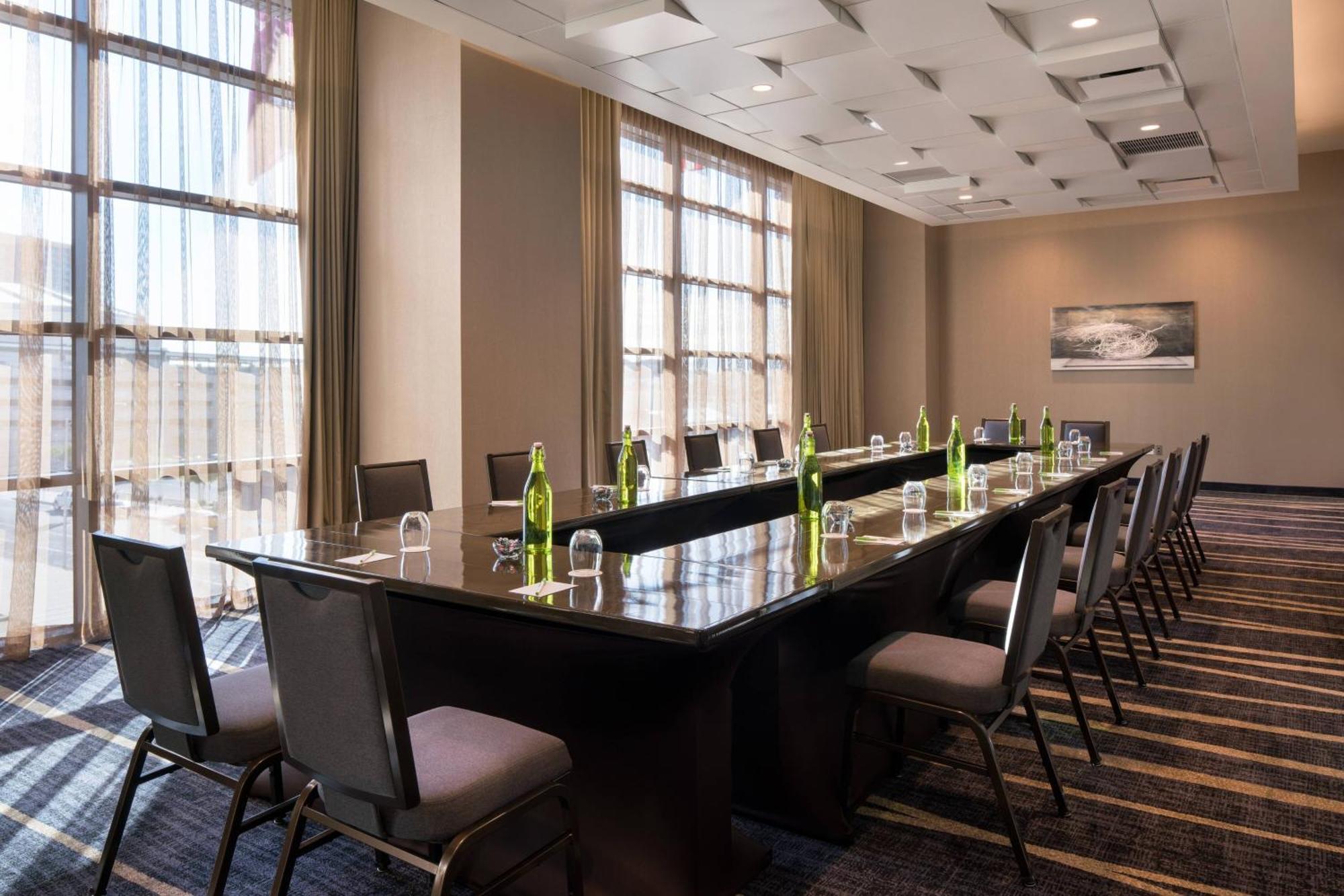 Hotel By Marriott Downtown 3*