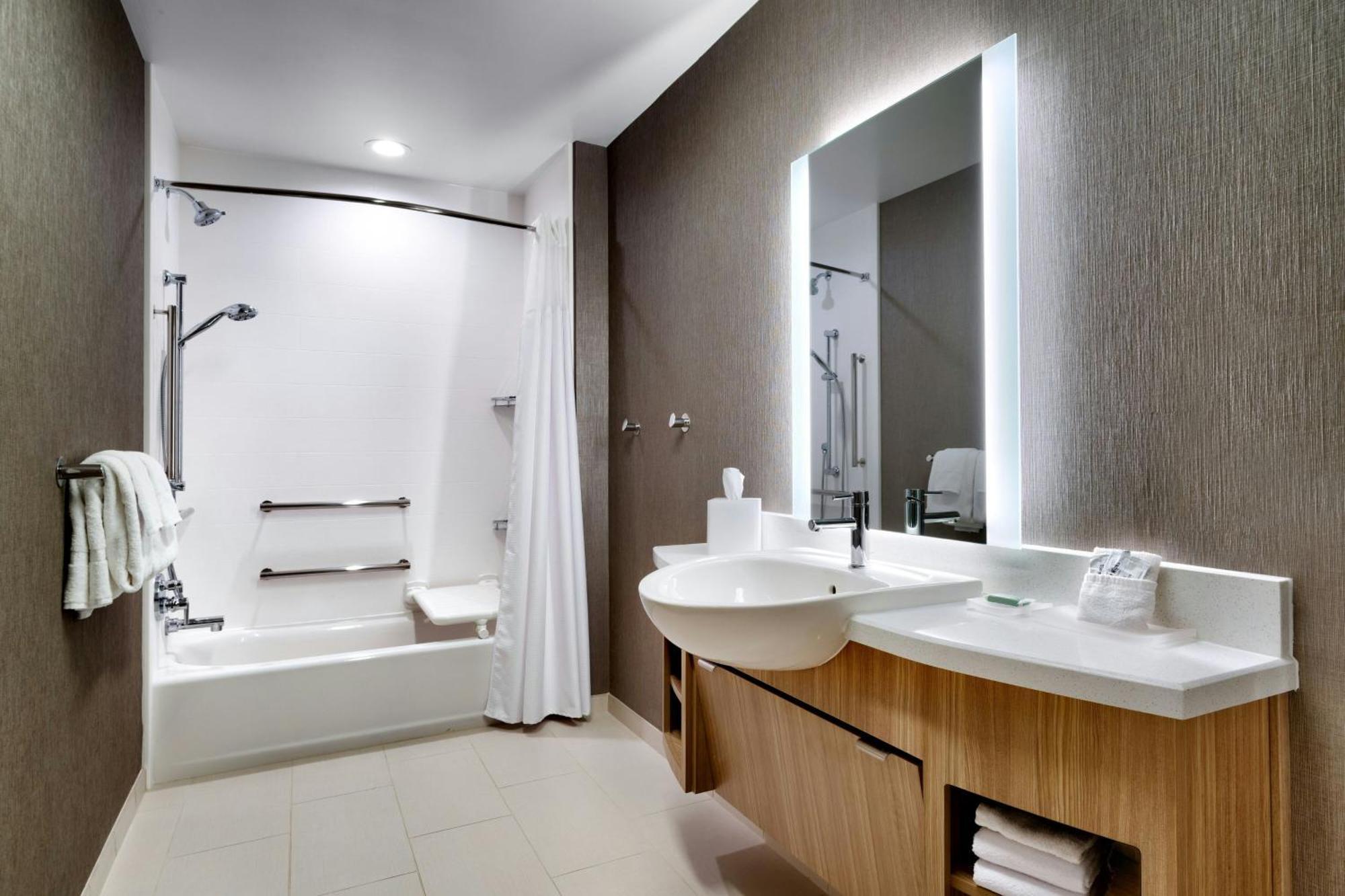 Springhill By Marriott 2*