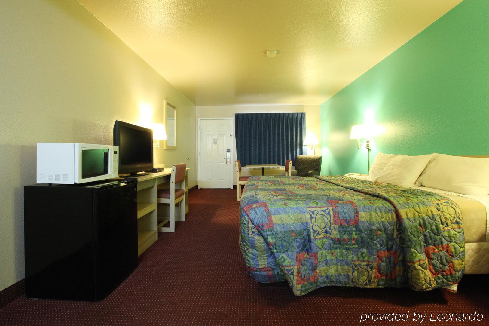 Quality Show Inn