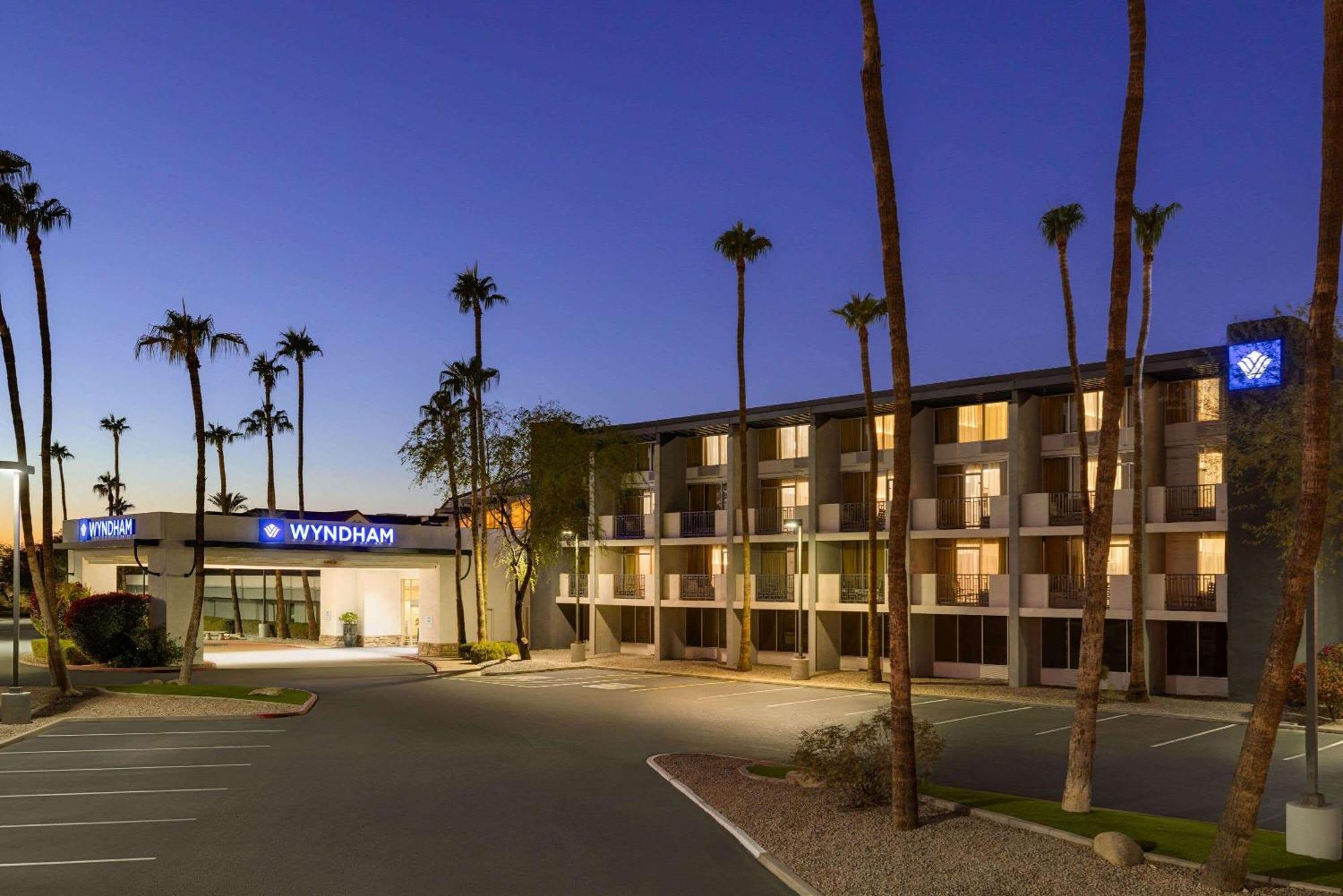 Hotel Wyndham Phoenix Airport - 3*