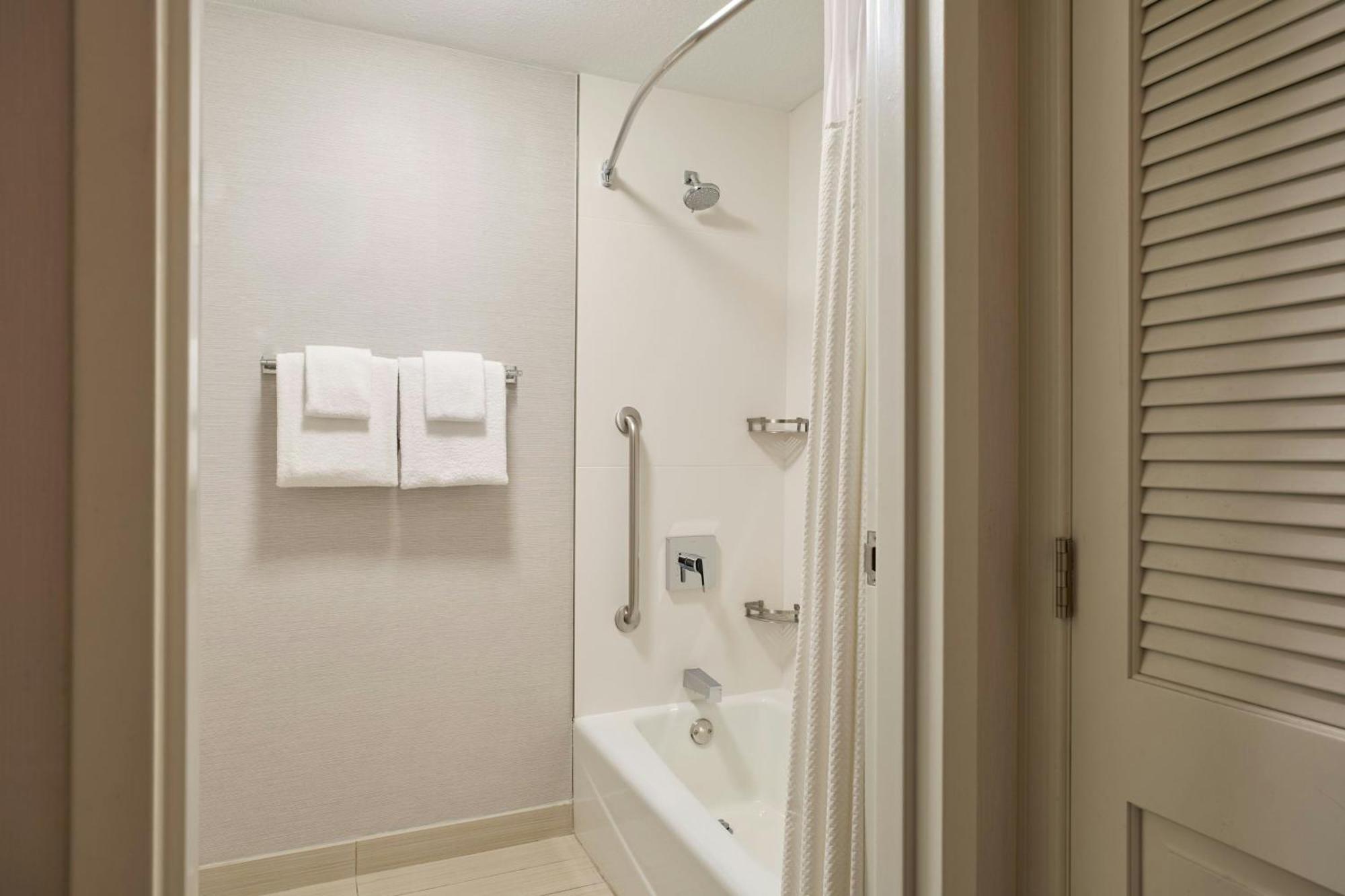 Hotel Courtyard By Marriott North 3*