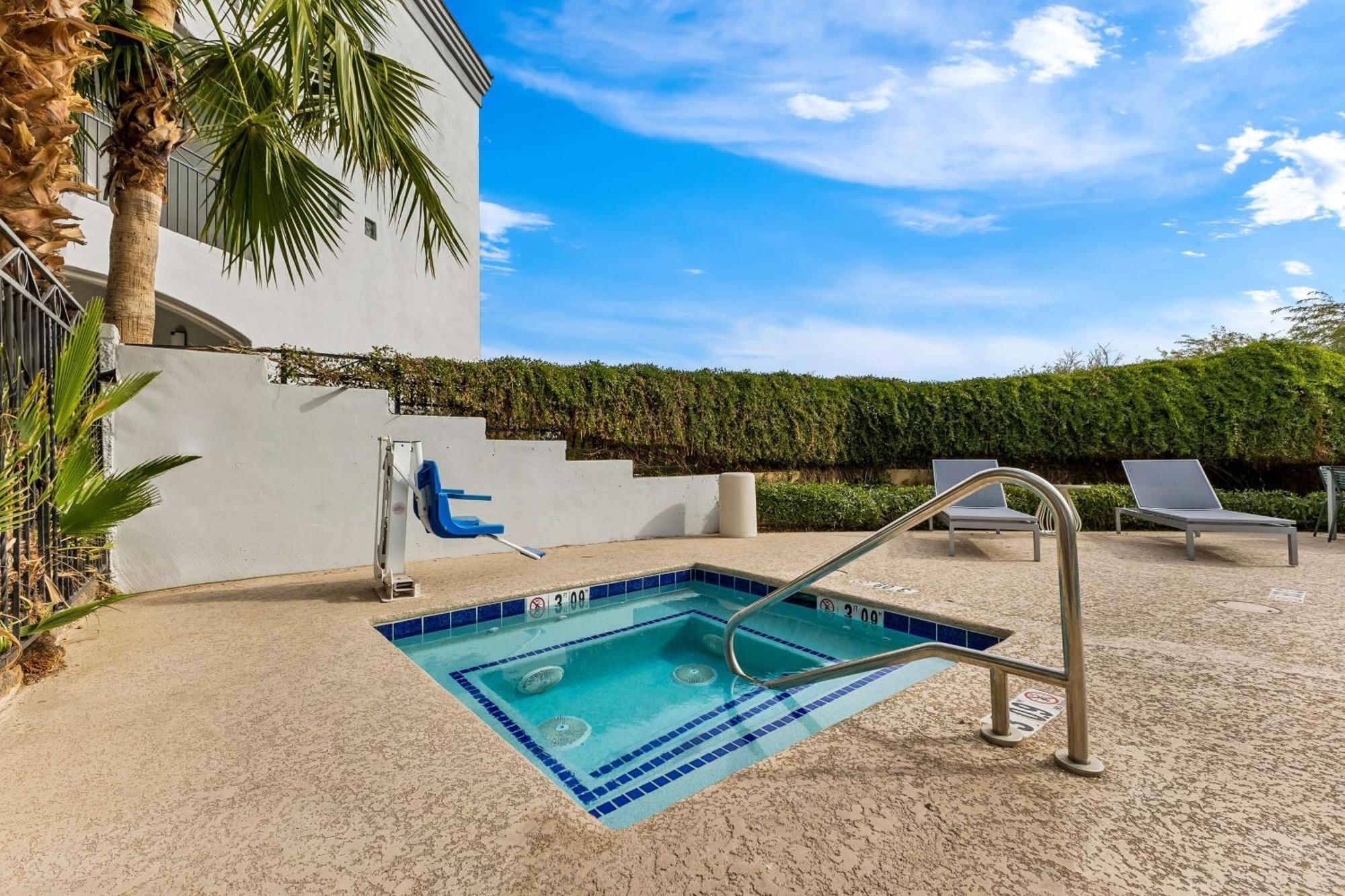Hotel Spark By Hilton Peoria Phoenix North 2*