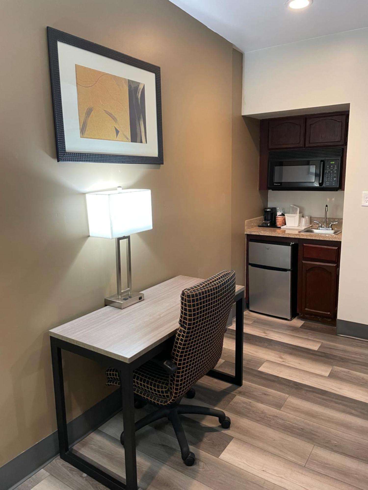 Quality & - Phoenix West 2* Goodyear