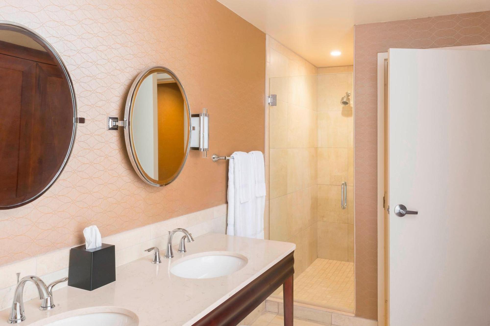 Hotel Sheraton At Wrigleyville West 4*