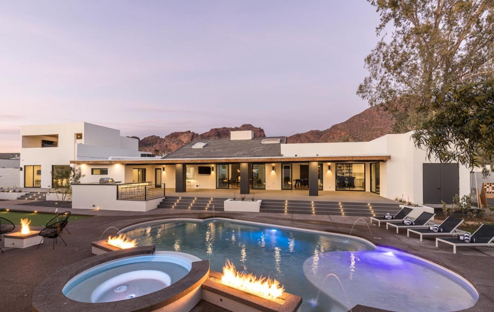 Luxury Micro-resort, Theater, Sauna, Heated Pool Holiday home