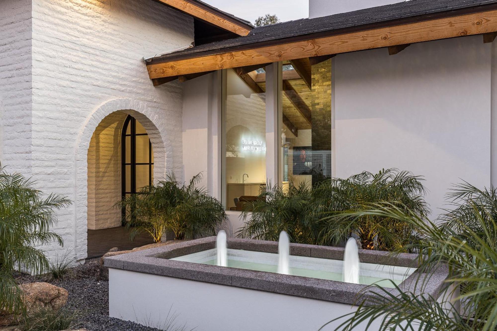Luxury Micro-resort, Theater, Sauna, Heated Pool Holiday home