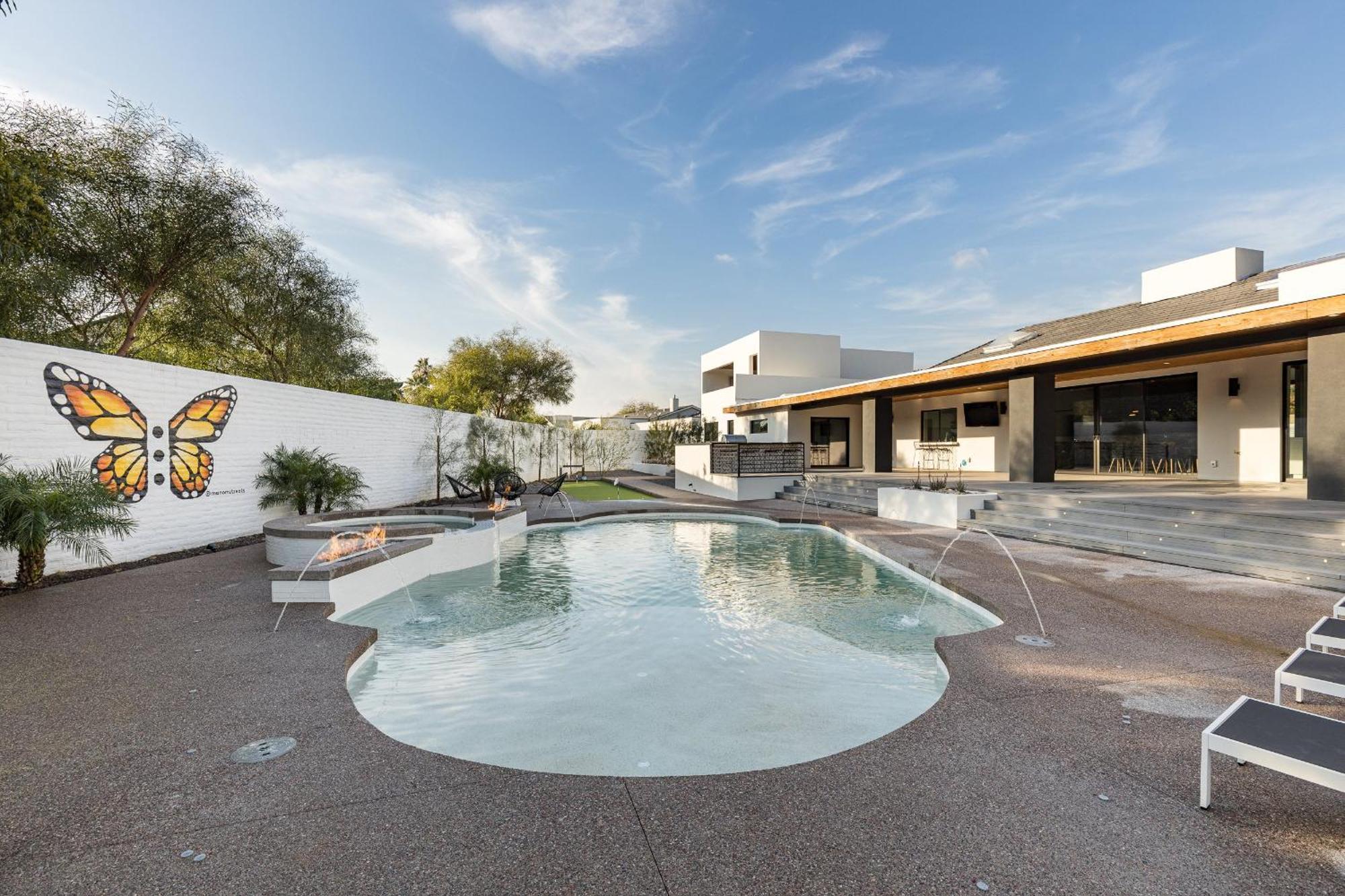 Luxury Micro-resort, Theater, Sauna, Heated Pool *