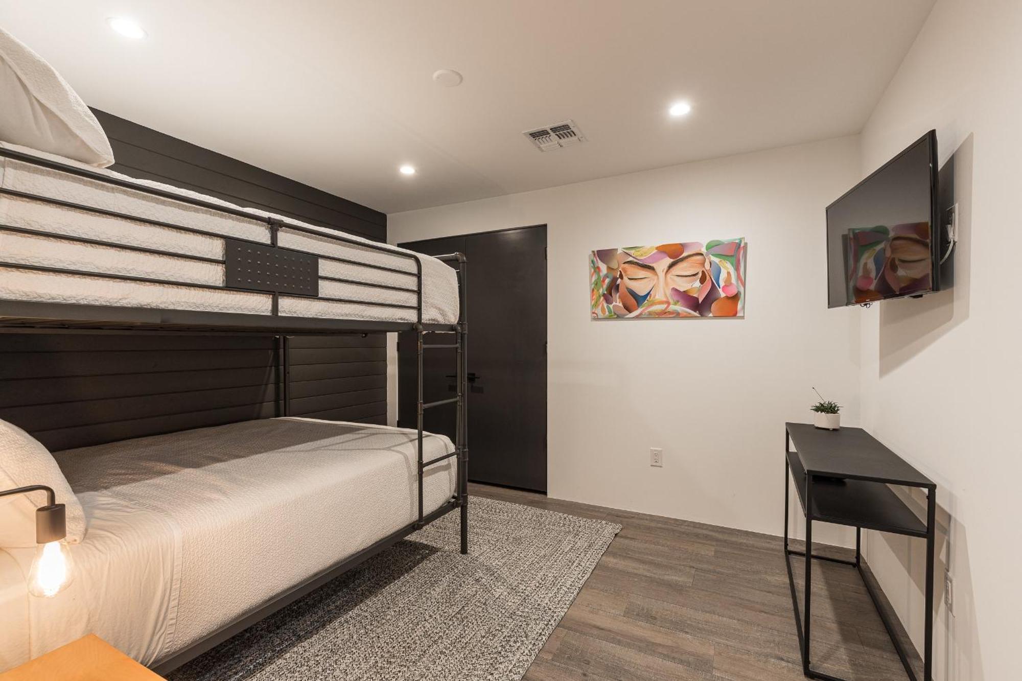 Luxury Micro-resort, Theater, Sauna, Heated Pool * Phoenix