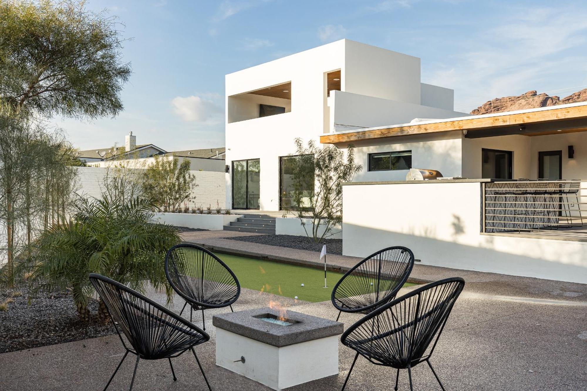 Holiday home Luxury Micro-resort, Theater, Sauna, Heated Pool *