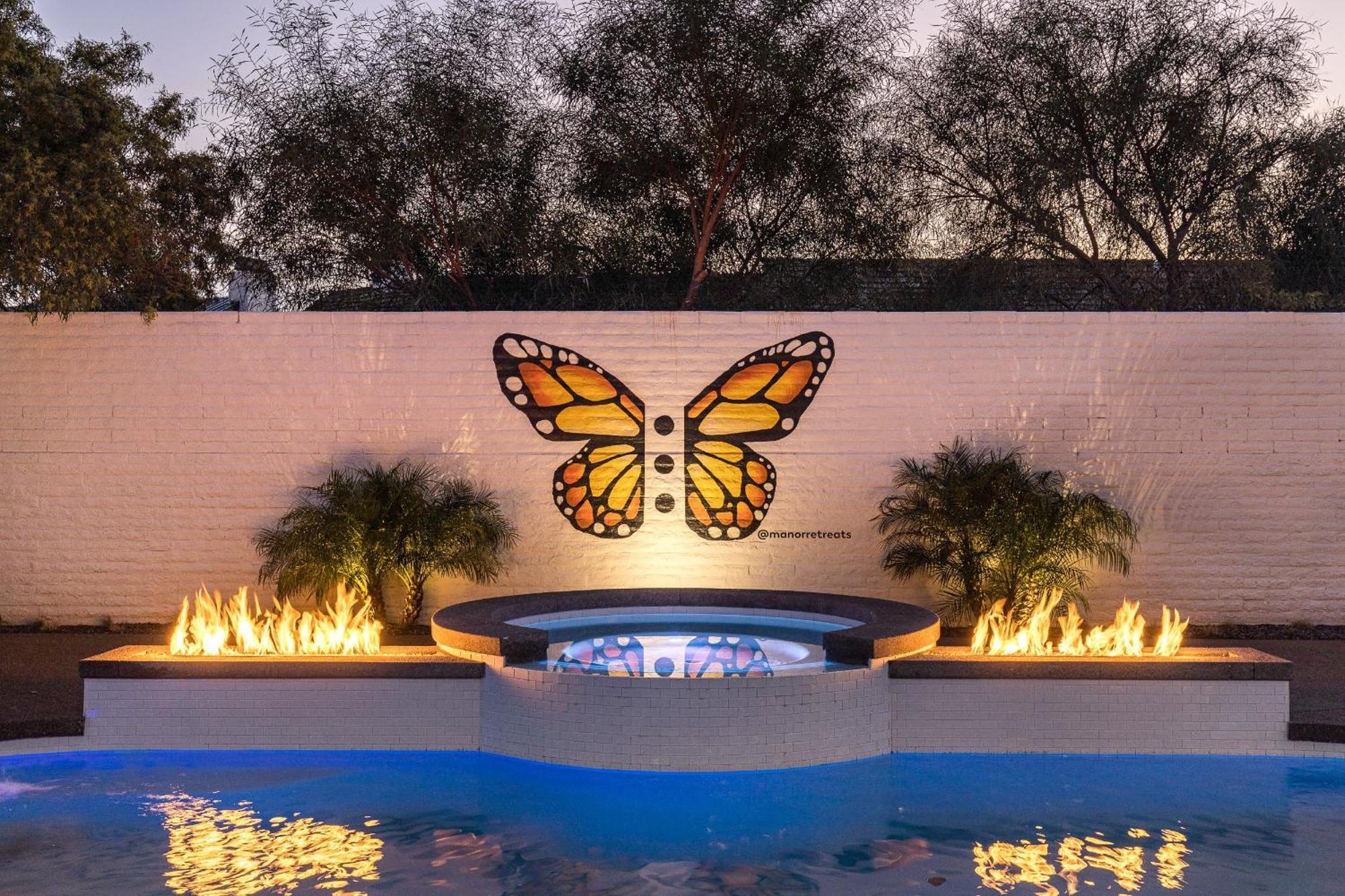 Luxury Micro-resort, Theater, Sauna, Heated Pool Holiday home