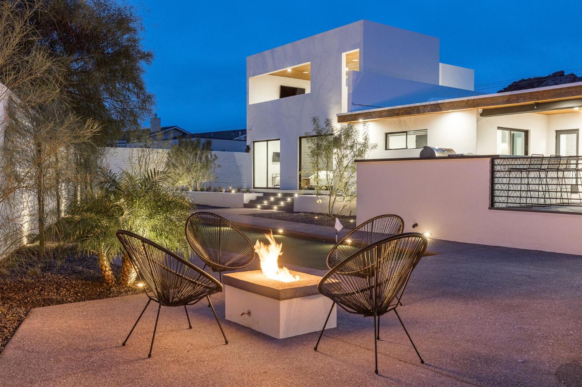 Luxury Micro-resort, Theater, Sauna, Heated Pool Holiday home Phoenix
