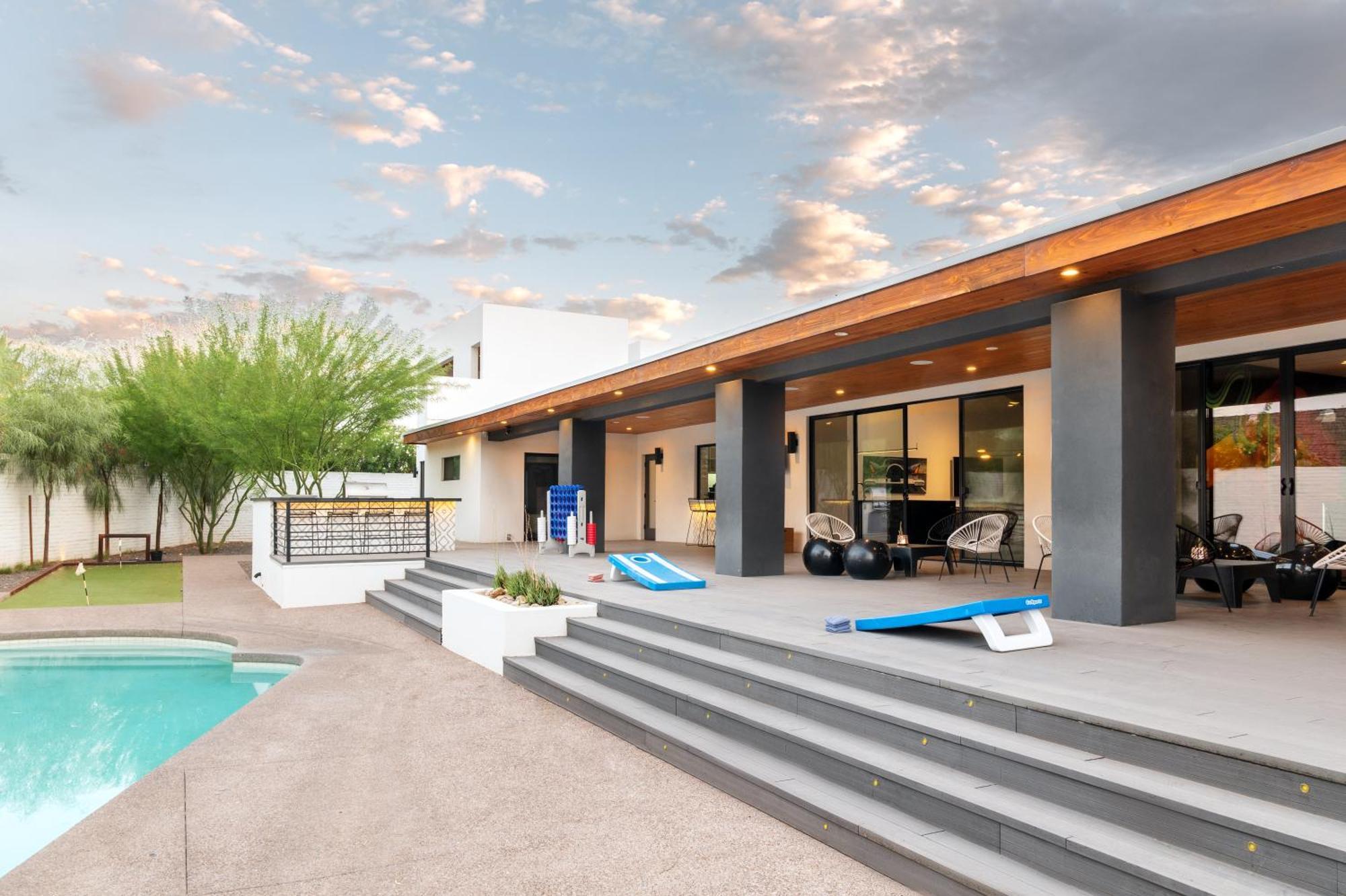 Luxury Micro-resort, Theater, Sauna, Heated Pool Holiday home Phoenix