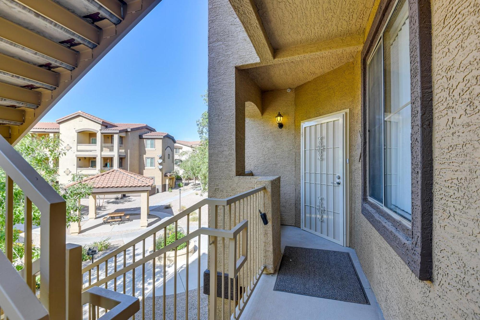 With Private Patio And Grill Pool Access! Mesa