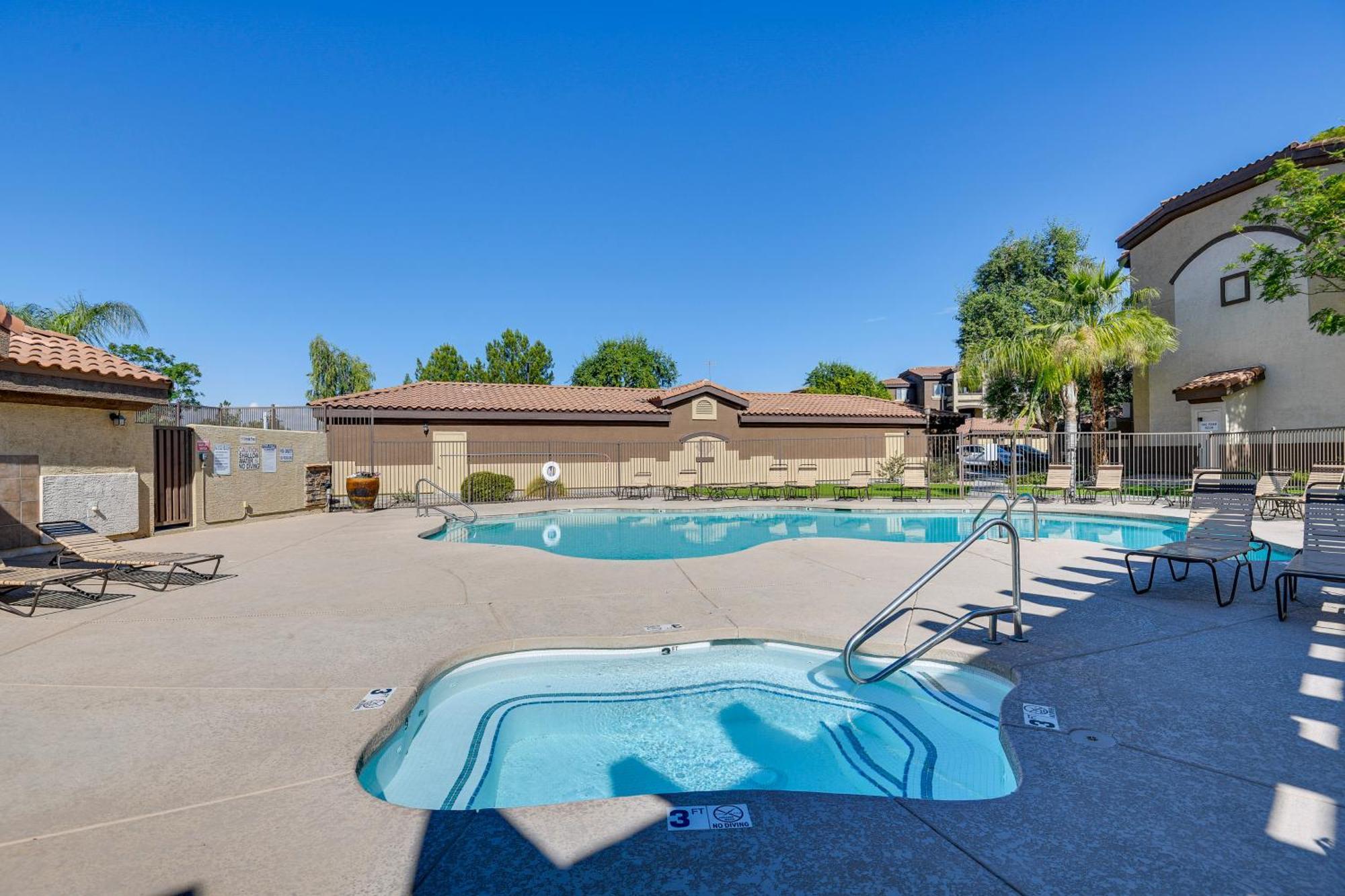 With Private Patio And Grill Pool Access! Apartment *