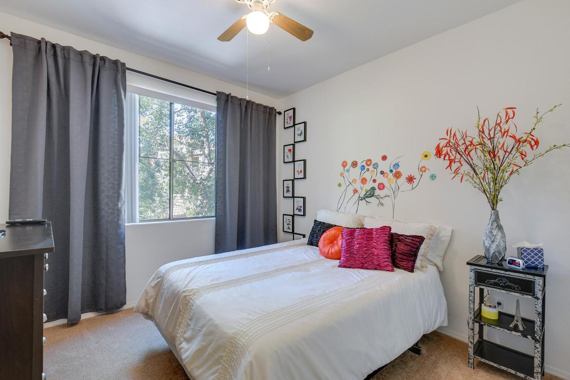 With Private Patio And Grill Pool Access! Apartment