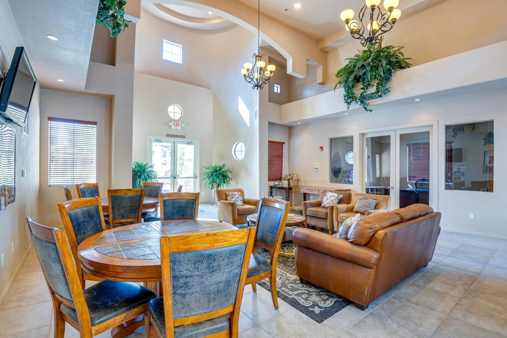 With Private Patio And Grill Pool Access! Apartment *