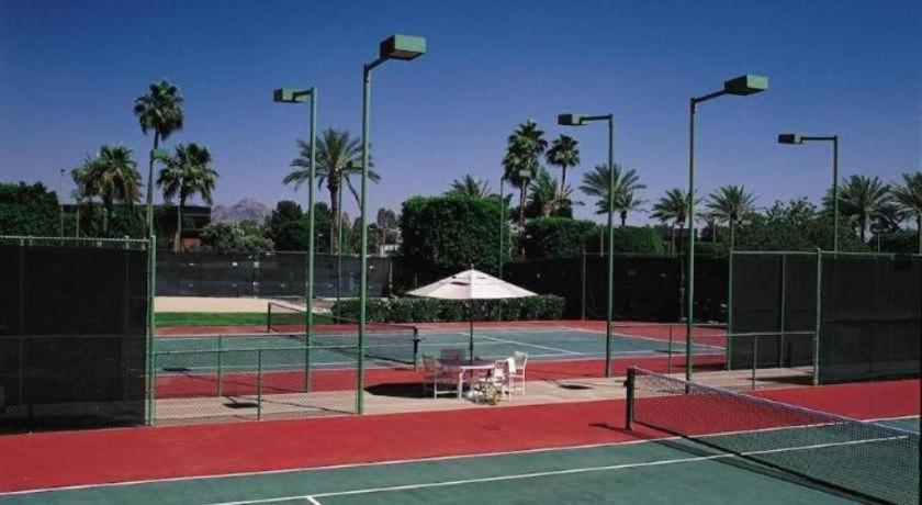 Sheraton Crescent Hotel 3*