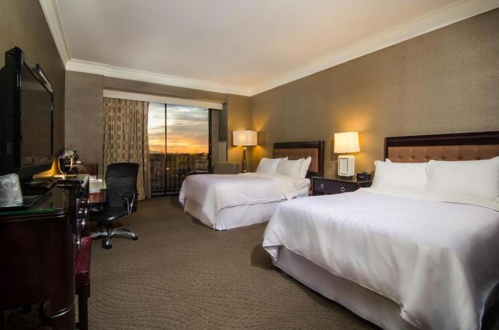 Sheraton Crescent 3* Phoenix
