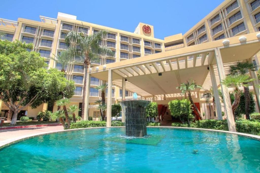 Sheraton Crescent Hotel 3*