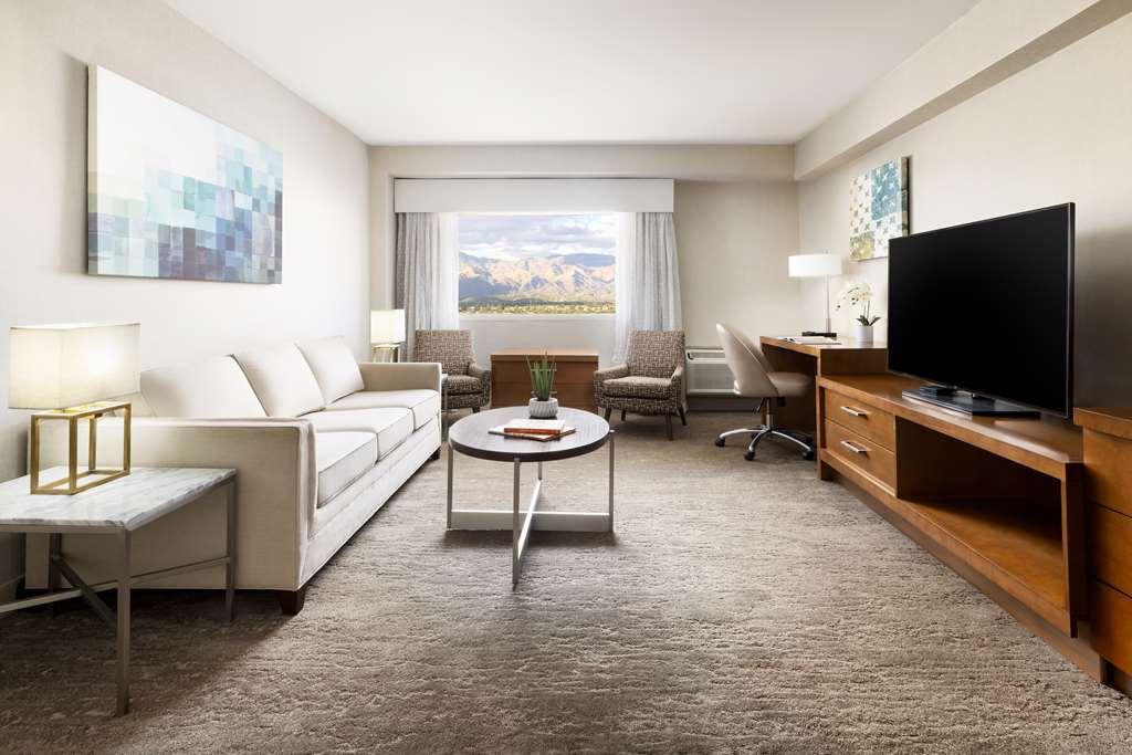 Hotel Hilton East 3*