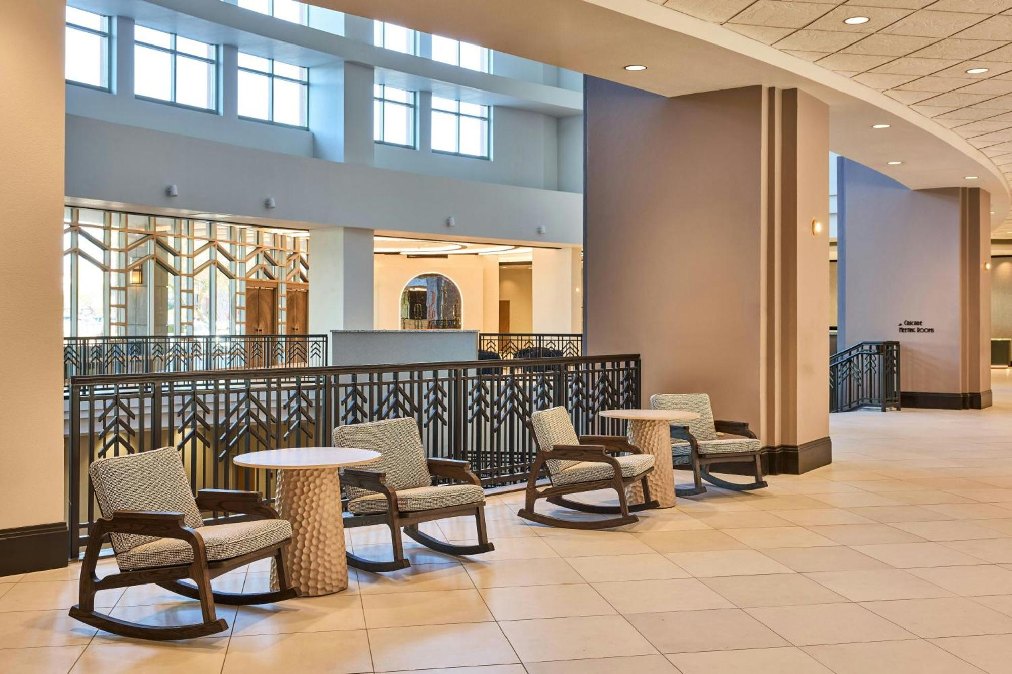 Renaissance Phoenix & Conference Center 4*