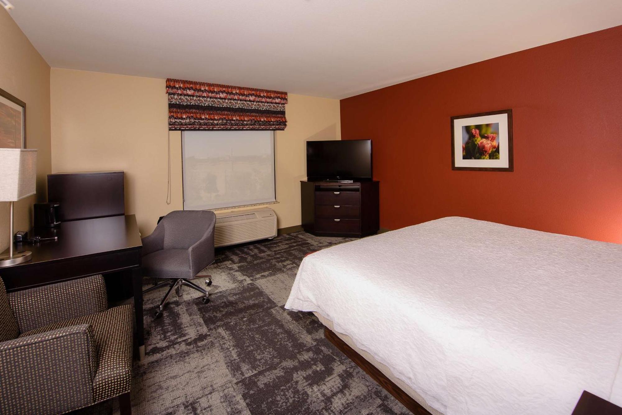 Hotel Hampton & Phoenix Fashion Center 3*