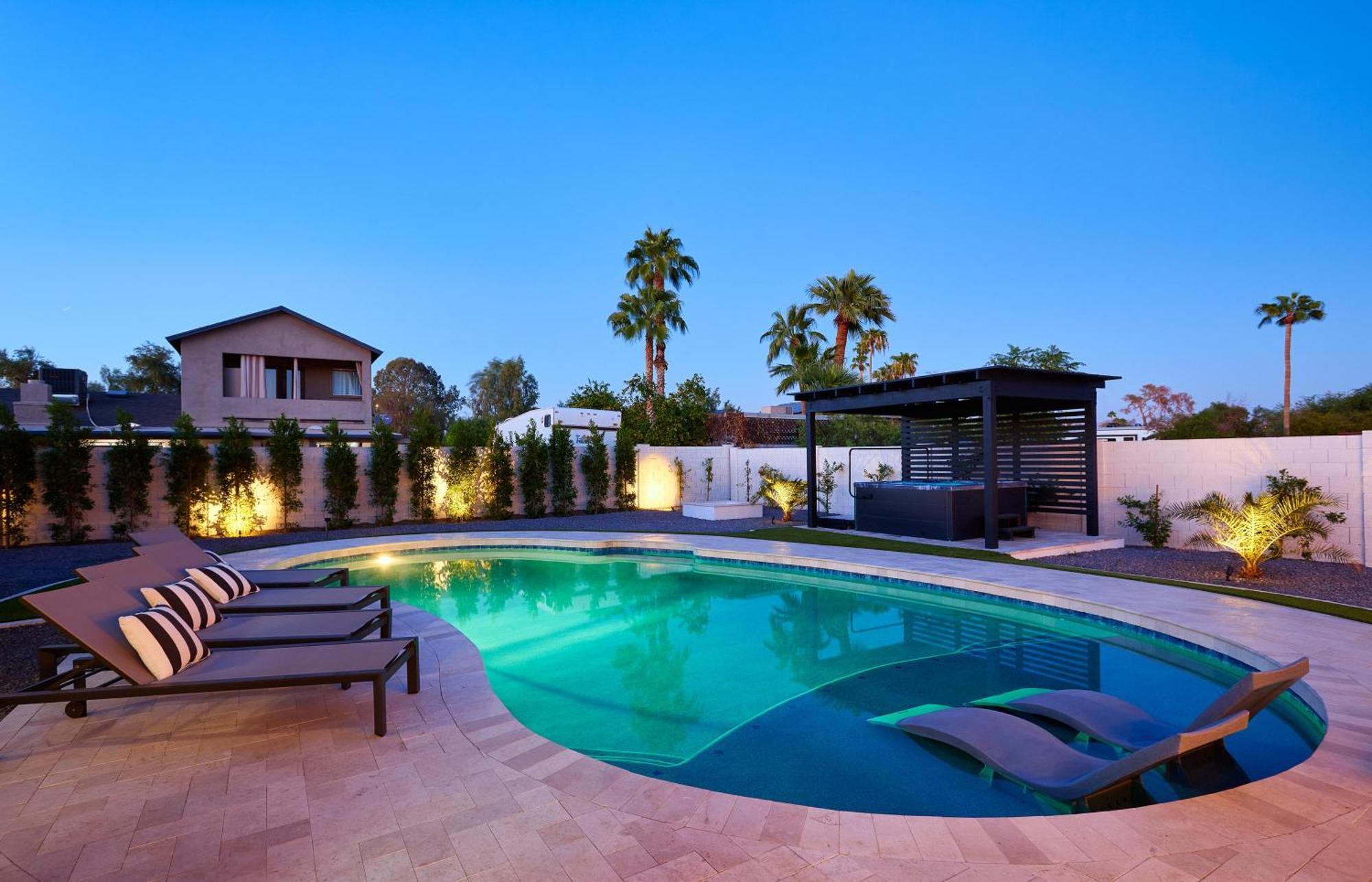 Sunburst Estate - Pool - Hot Tub - Tons Of Games! Holiday home *