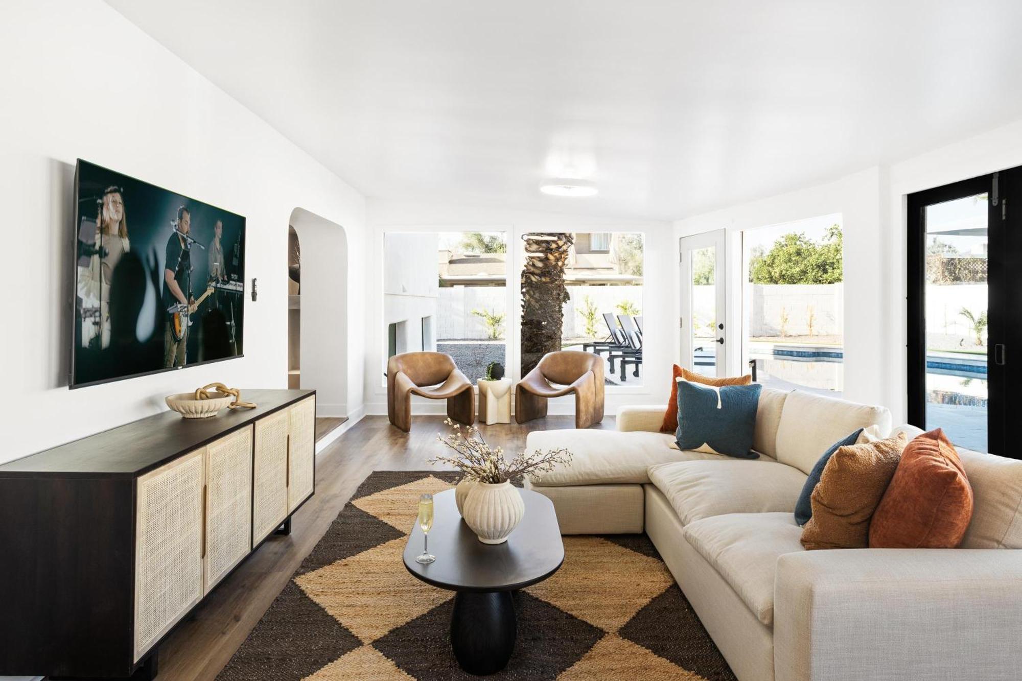 Holiday home Sunburst Estate - Pool - Hot Tub - Tons Of Games! *