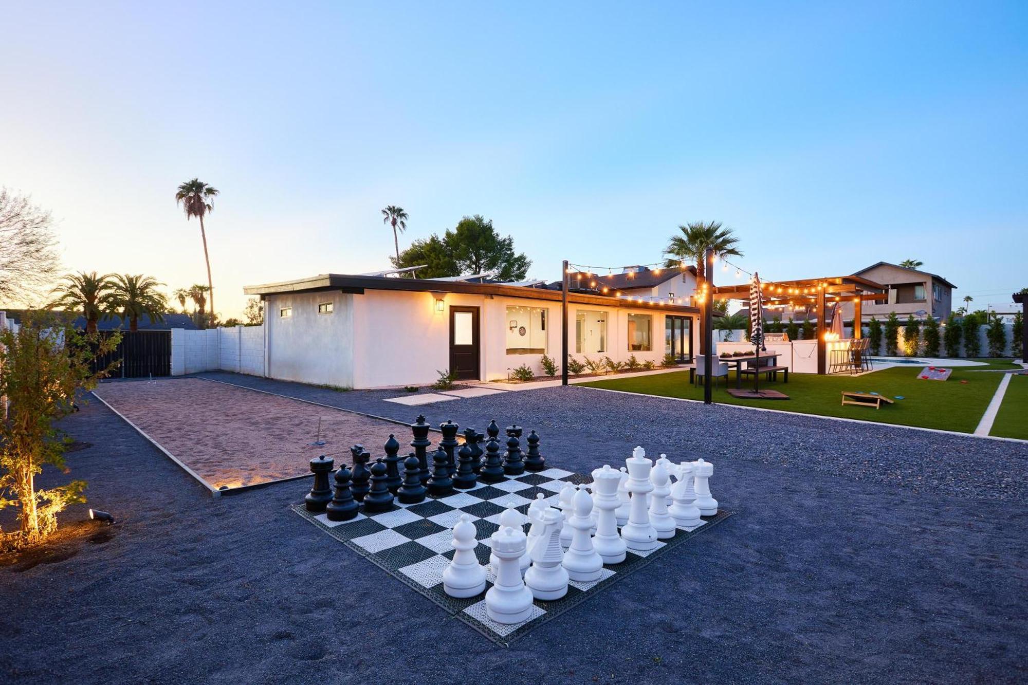 Sunburst Estate - Pool - Hot Tub - Tons Of Games! Holiday home *