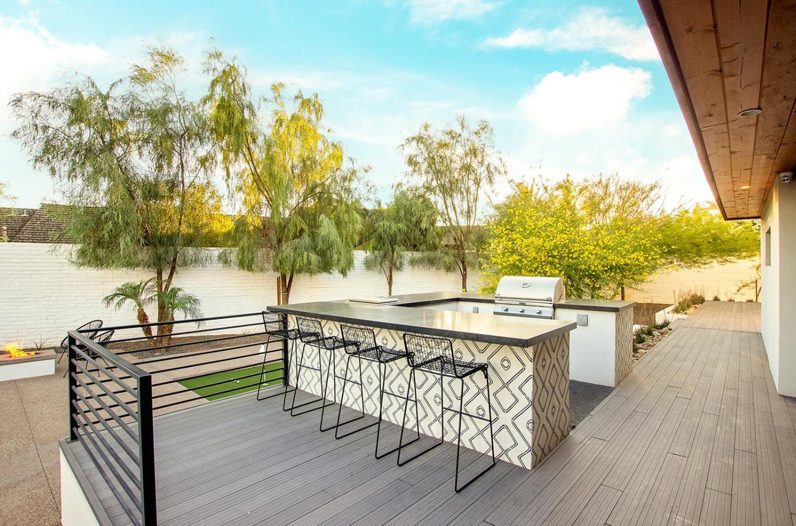 Luxury Micro-resort, Theater, Sauna, Heated Pool Holiday home *