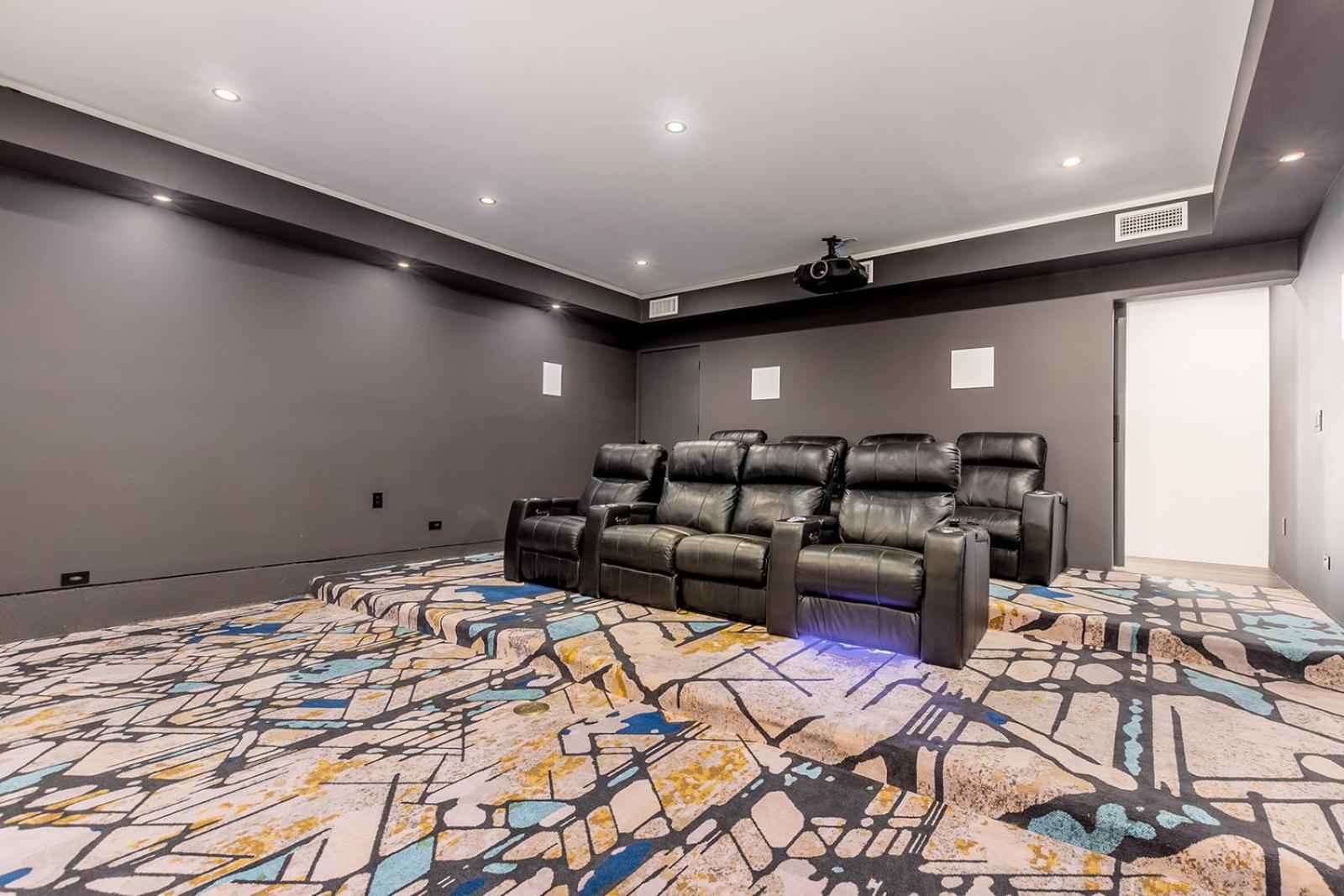 Holiday home Luxury Micro-resort, Theater, Sauna, Heated Pool *