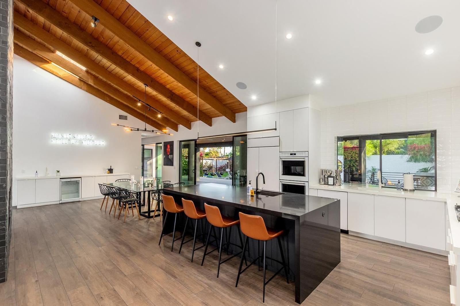 Luxury Micro-resort, Theater, Sauna, Heated Pool Holiday home Phoenix