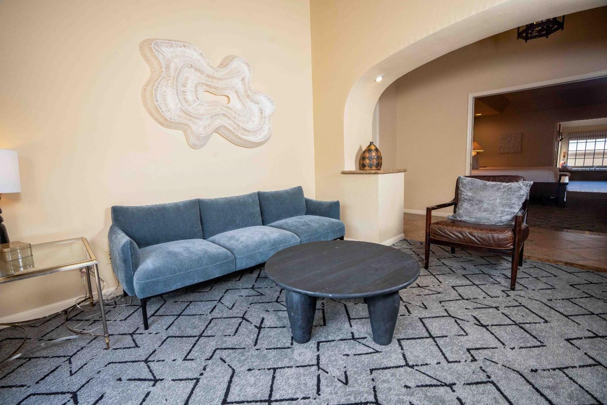 Scottsdale Plaza 4*