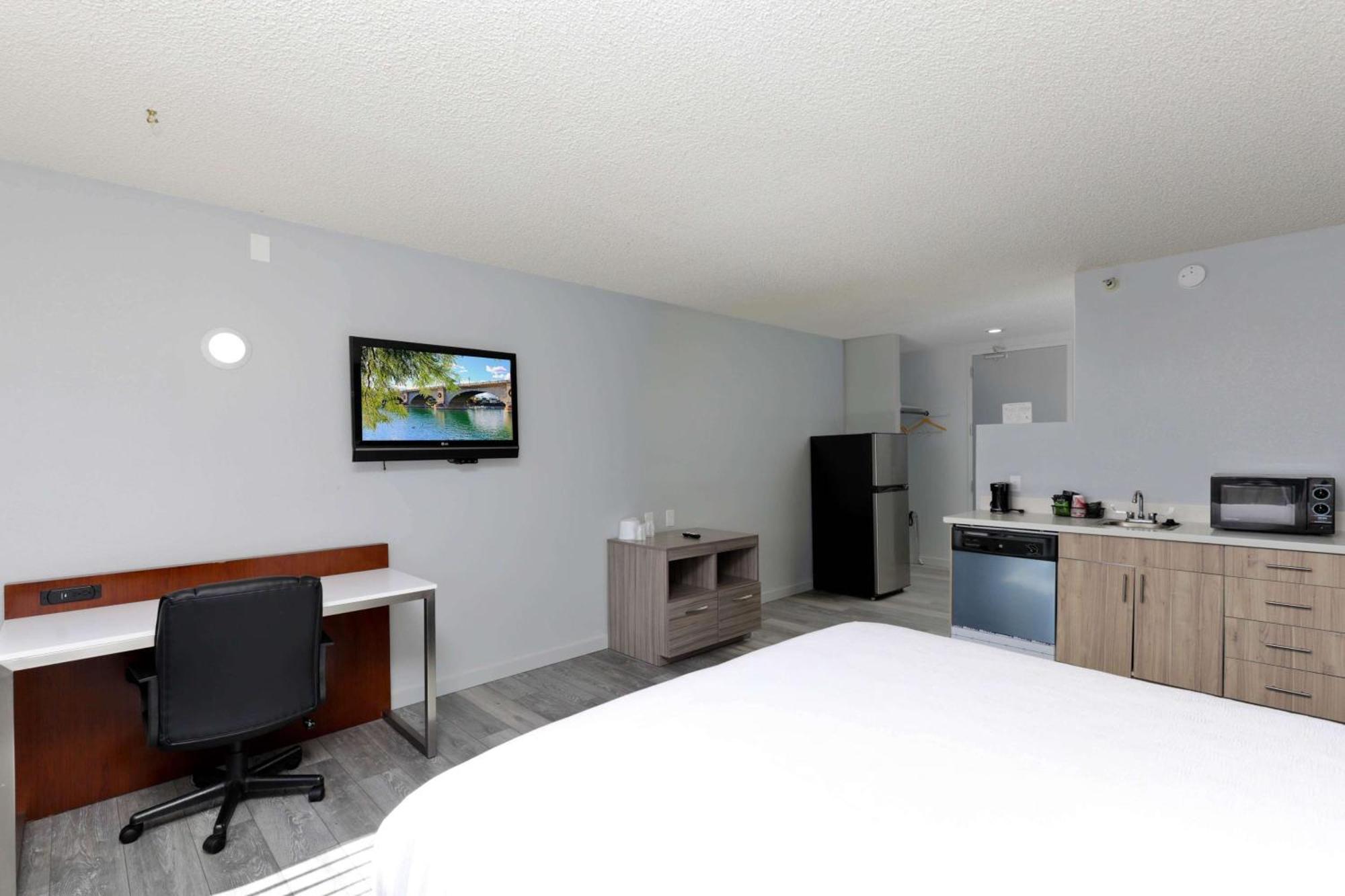 6 Havasu Az Hotel