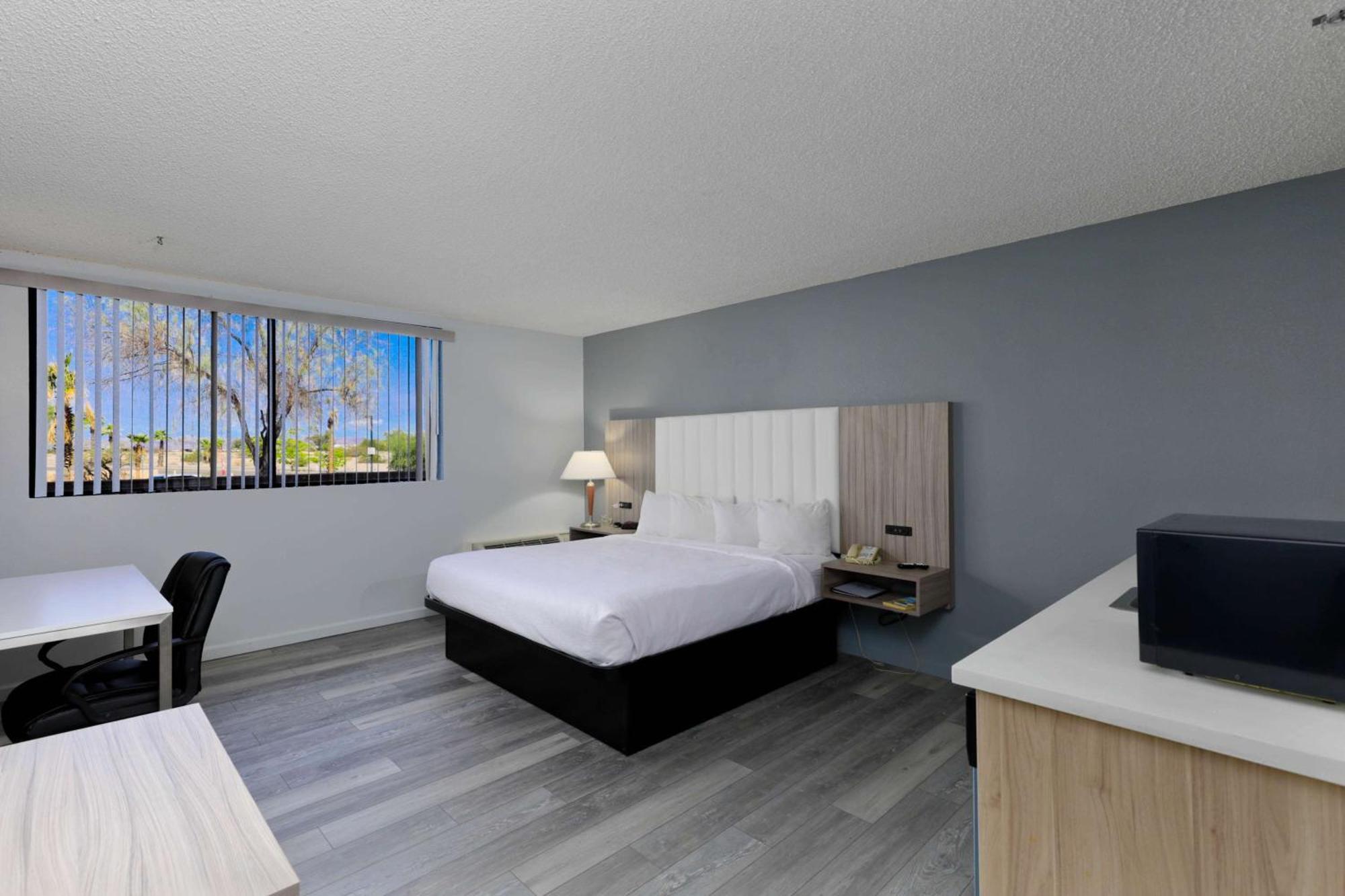 6 Havasu Az Hotel 2*