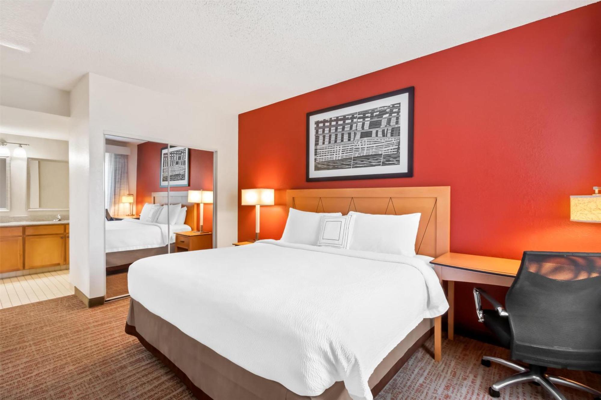 Sonesta Es Phoenix Hotel 3*
