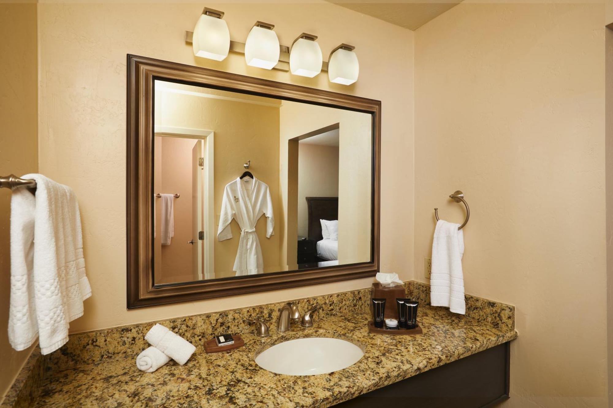 Scottsdale Plaza 4*