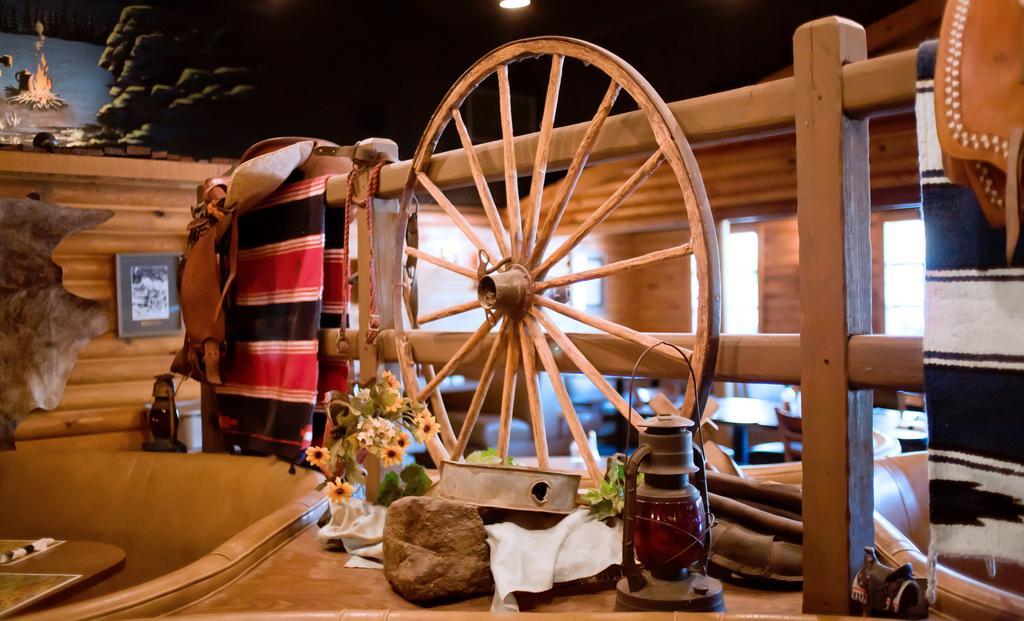 Kohl's Ranch Lodge *